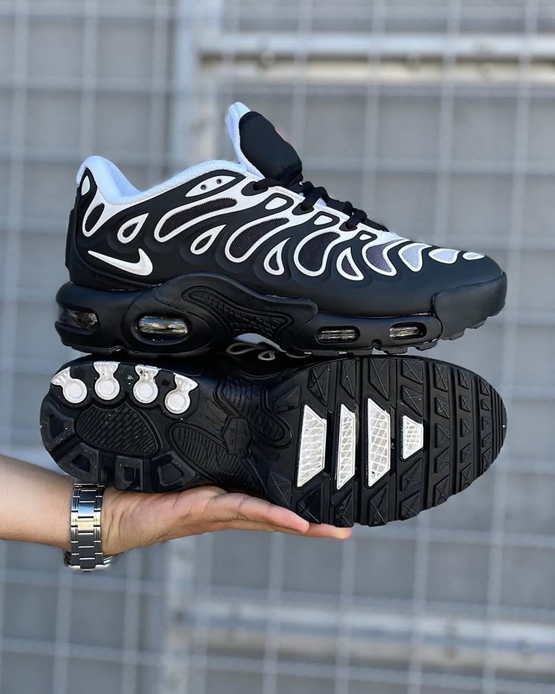 Nike Air Max Plus Drift - Image 2