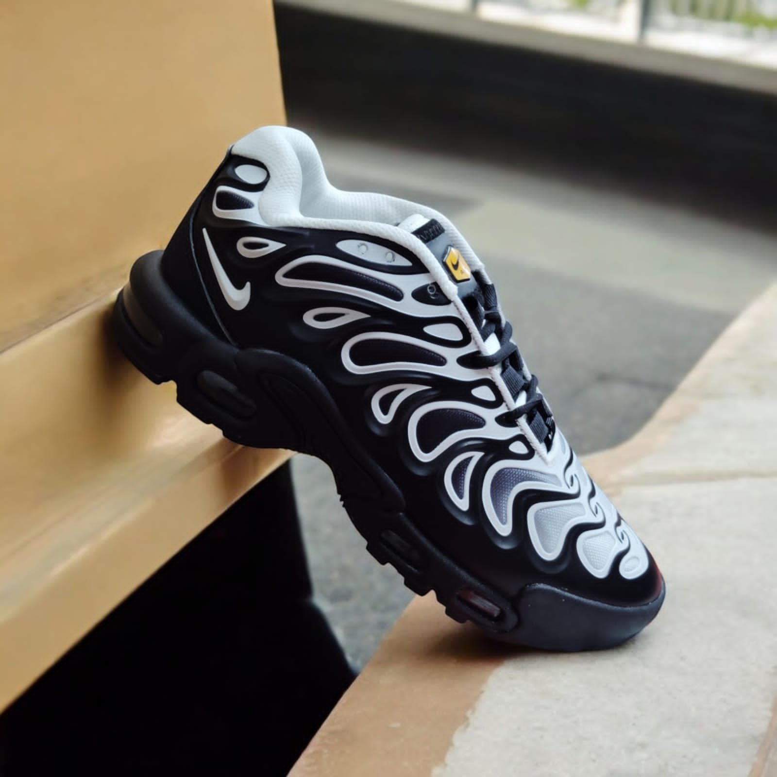 Nike Air Max Plus Drift - Image 5
